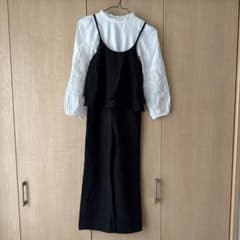 ZARA kidsサイズ9（134）黒色フリル付きオーバーオールのサムネイル