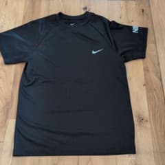 Nike Dri-FIT ブラックTシャツのサムネイル