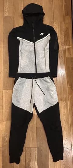 Nike テックフリース 黒/グレー 「海外限定」 正規品 Nike テックフリース 黒/グレー 「海外限定」 正規品 - メルカリ