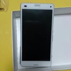 docomo XPERIA Z3 compact ホワイトのサムネイル