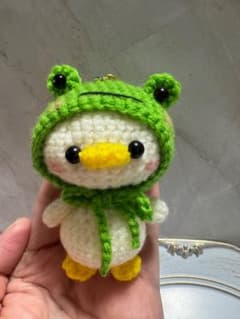 handmade あみぐるみ　カエル帽子のアヒルちゃんのサムネイル