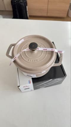 ✨新品✨ストウブ ラ・ココット ラウンド 18cm リネン ベージュ ✨新品✨ストウブ ラ・ココット ラウンド 18cm リネン ベージュ - メルカリ