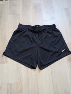 NIKE レディース ショートパンツ ブラックのサムネイル