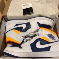 週末限定SALE    AIR JORDAN 1 MIDのサムネイル
