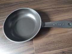こつぶ様　STAUB 鋳鉄製 16cm Made in Franceのサムネイル