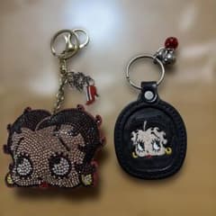 Betty Boop キーホルダー 2個セット ラインストーン 刺繍のサムネイル