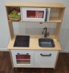 【お値下げ】IKEA おままごとキッチン　食器棚　知育玩具　キッズ　子供　台所のサムネイル