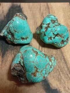 ターコイズ原石 3個セット 約177g 浮島 旅石 母岩付き 穴あきのサムネイル
