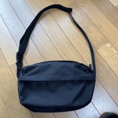 無印良品 撥水　再生ポリエステル　背面ポケット付き　ショルダーバッグのサムネイル