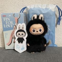 〈R〉THE MONSTERS PIN FOR LOVE イニシャル　ラブブのサムネイル