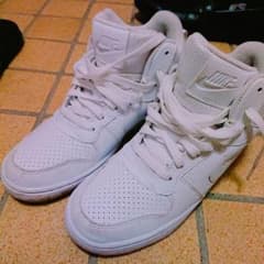 NIKEのサムネイル