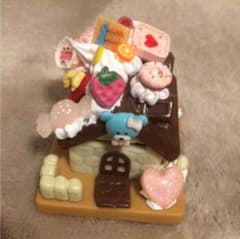 小さな手創りお菓子の家の貯金箱のサムネイル