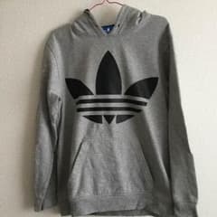 adidas パーカーのサムネイル