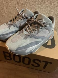 Yeezy boost 700 adidasのサムネイル