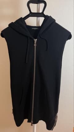 BALMAIN ノースリーブ ジップパーカー XS ブラックのサムネイル