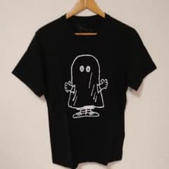 ユニクロ KAWS UT 黒Tシャツのサムネイル