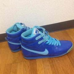 NIKE スニーカーのサムネイル