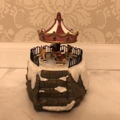 クリスマス　ヴィレッジ　メリーゴーランド　ジオラマのサムネイル