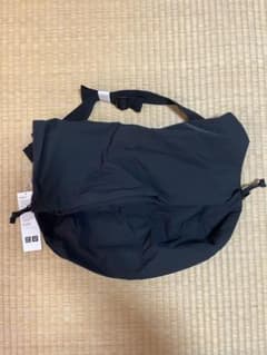 UNIQLO U ドローストリング ショルダーバッグ ブラックのサムネイル