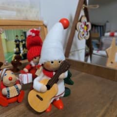 ノルディカニッセ　ギターを持った白い服の女の子のサムネイル
