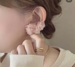 花モチーフ ピンク ピアスのサムネイル