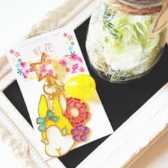 《レジン×ピグメント》キラキラ卵とウサギの星 キーホルダーのサムネイル