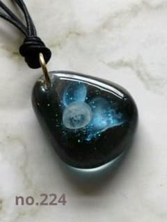 ネックレス　クラゲ　紐　しずく　ブルー　レジン　メルカリ便のサムネイル