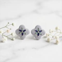 北欧モロッカン風｜グレータイルの小花ピアス/イヤリング｜美濃焼｜くすみカラーのサムネイル