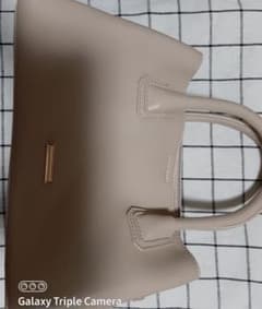未使用ベージュハンドバッグのサムネイル