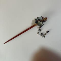 赤い花のデザインかんざしのサムネイル