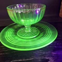 アメリカ製 吹き硝子 ウランガラス 極上 カツプ＆ソーサ カツプは新品