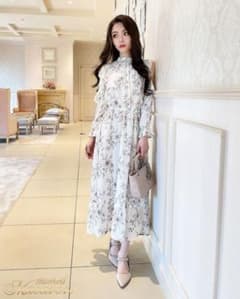 ミシェルマカロン  リアフラワーマキシワンピースのサムネイル