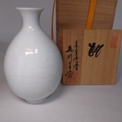 白磁花瓶  奥川忠右エ門  日本工芸会 有田焼 二代 奥川忠右衛門 有田焼 白磁 花瓶 花入 - メルカリ