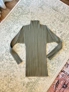 美品◎ PLEATS PLEASE ISSEY MIYAKE 長袖ハイネックのサムネイル