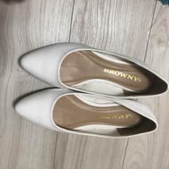 白 ぺたんこパンプスのサムネイル