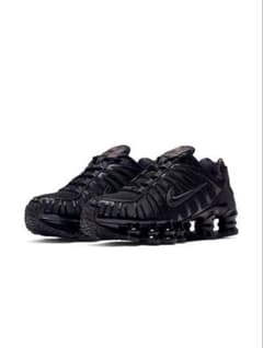Nike Shox ブラックスニーカーのサムネイル