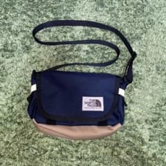 THE NORTH FACE ショルダーポーチのサムネイル