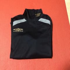 アンブロハイネックのサムネイル