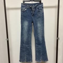 SHEIN DAZY フレアデニムパンツ Mサイズ スリット ブルーのサムネイル