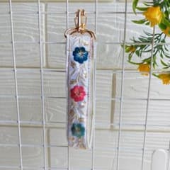 ハンドメイド インド刺繍 ハンドストラップのサムネイル