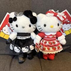 ハローキティ展　モノトーンドレス　いちごドレス　マスコットキーホルダー ハローキティ展限定 マスコットキーホルダー モノトーンドレス