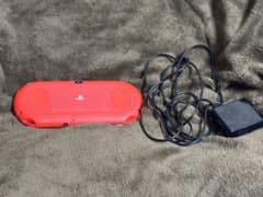PS Vita レッド 本体 充電器付きのサムネイル