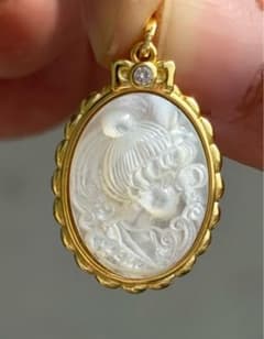 S925シルバー（金メッキ） 白蝶貝カメオデザイン ペンダントトップ