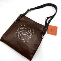 美品✨ロエベ ショルダーバッグ  アナグラム スタッズ ヴィンテージ レザー 茶のサムネイル