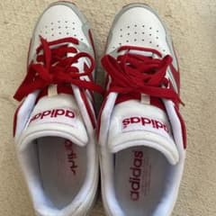 adidas   スニーカーのサムネイル