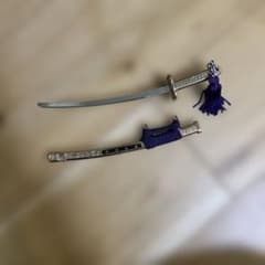 紫色の装飾的な日本刀のサムネイル