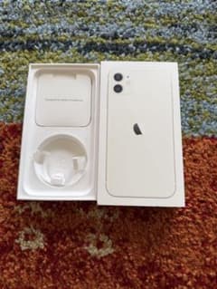 Apple iPhone 11 White 128GB 箱のサムネイル