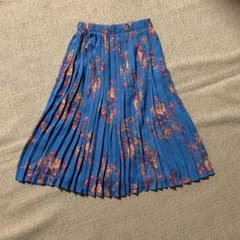 ZARA花柄プリーツスカート　未使用のサムネイル