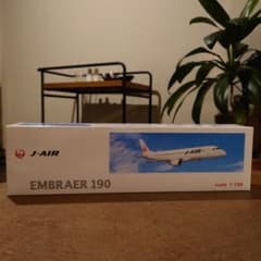 【新品未開封】E190 JAIR モデルプレーン　1/100のサムネイル