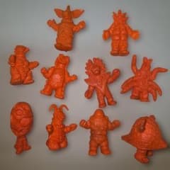 怪獣フィギュア 10体セット オレンジ - メルカリ